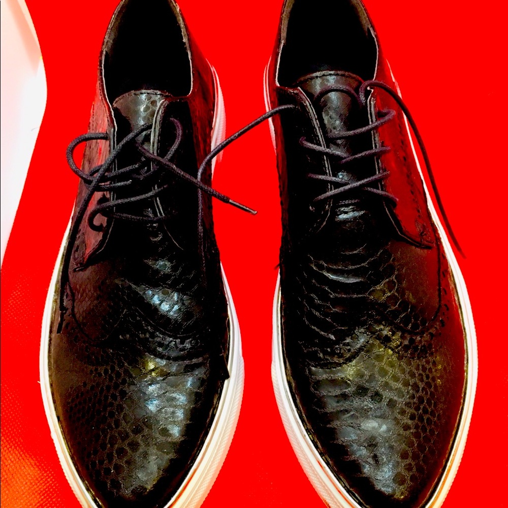 Black leather stylish sneakers